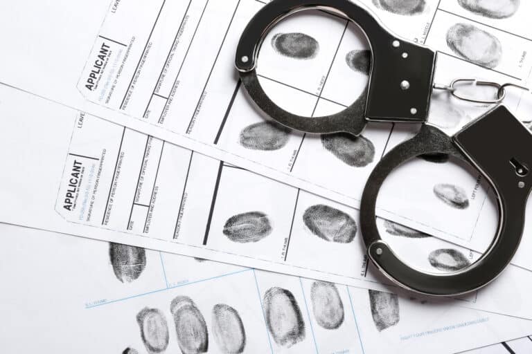 Esposas y hojas de registro de huellas dactilares Vista superior Investigación criminal